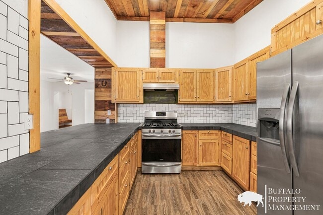 Building Photo - Charming Parker Home for Rent – Rustic Character Meets Modern Comfort!