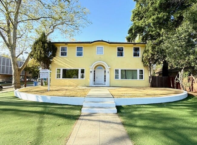 Primary Photo - Large home for your organization