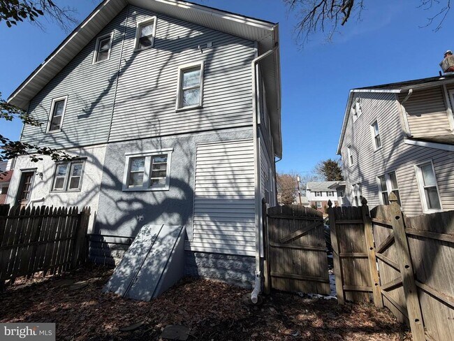 Building Photo - 244 Mansion Ave