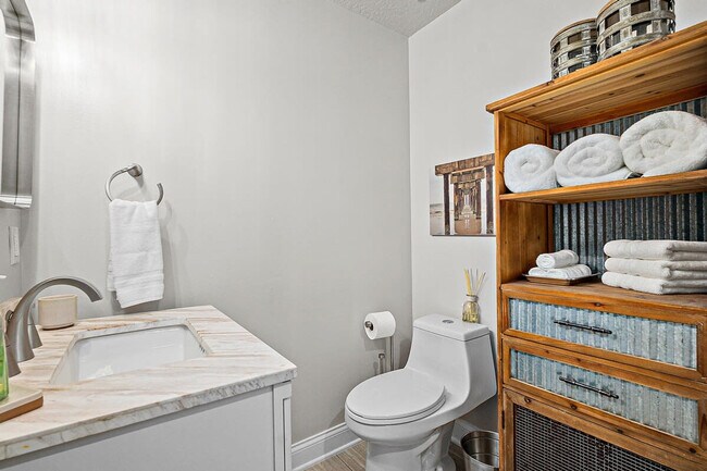 Building Photo - 27 Desoto Pl