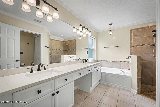 Building Photo - 711 Sid Dr