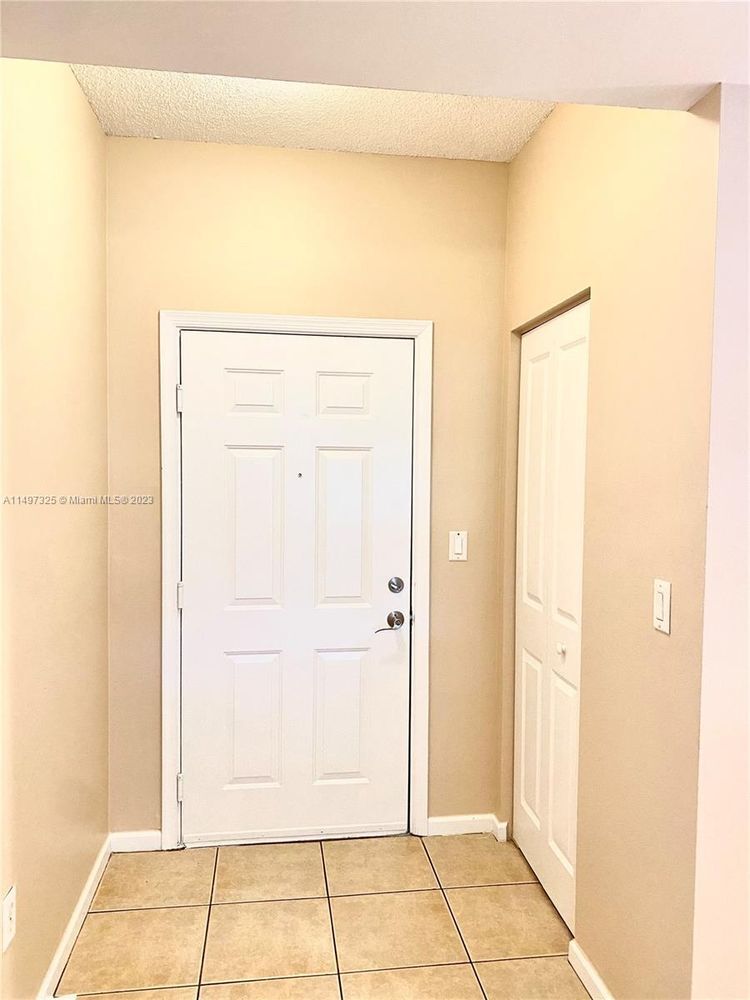 Building Photo - 5900 W Sample Rd