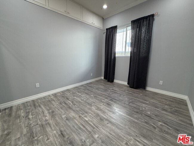 Building Photo - 10006 Samoa Ave