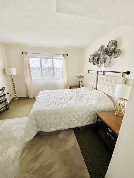 Building Photo - 2415 Maryland Ave