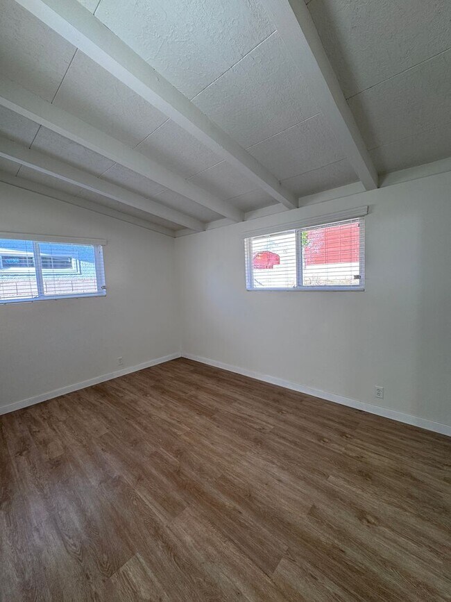 Building Photo - Remodeled 3 bedroom in Sylmar
