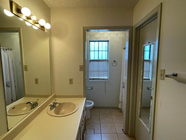 Building Photo - 262 W Calton Rd