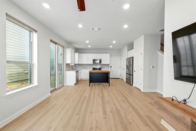 Building Photo - 7503 Lauper Dr