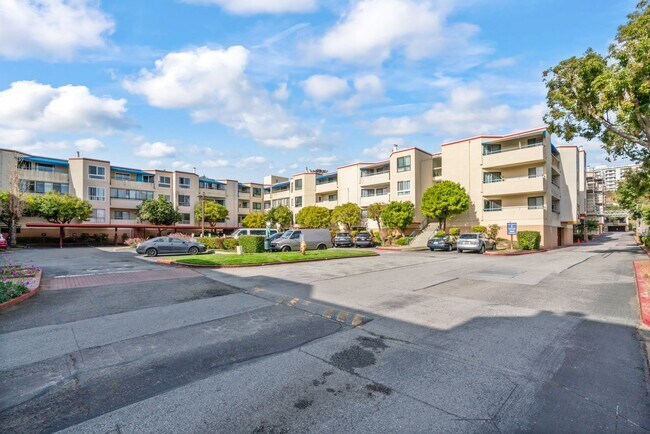 Building Photo - Cutest Condo on the Market!