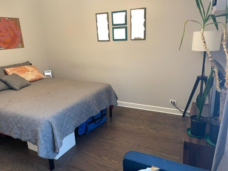 Building Photo - 665 W Melrose St