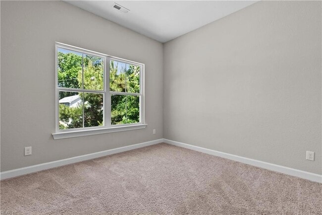 Building Photo - 104 S Palm Ave