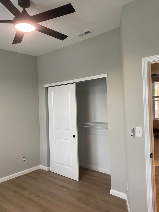Building Photo - Beautiful Renovated Condo in The Hill