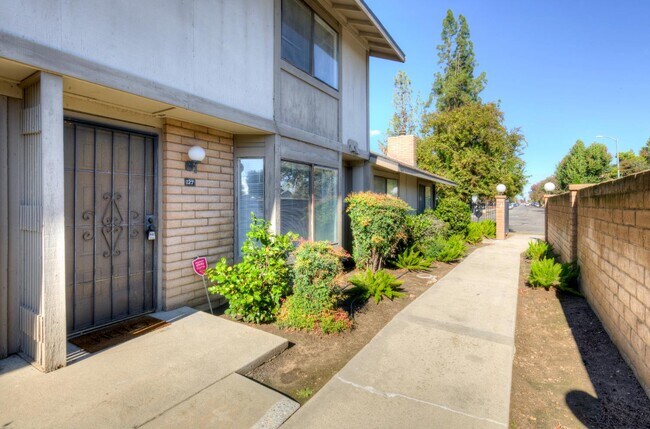 Primary Photo - 4676 E Alamos Ave