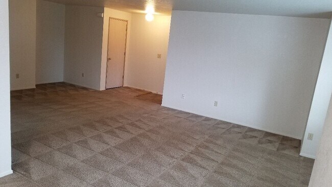 Interior Photo - 122-Ring Manor