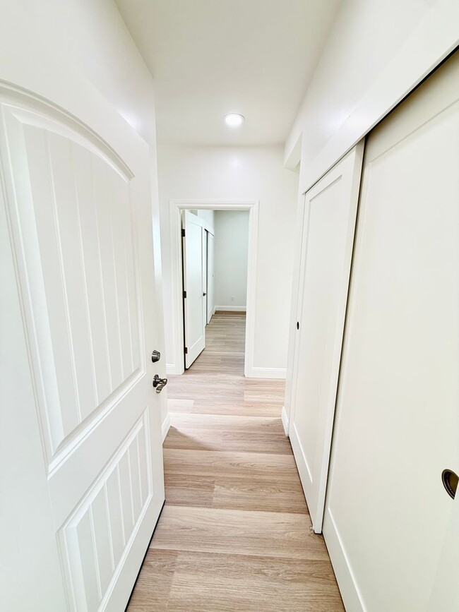 Building Photo - 5840