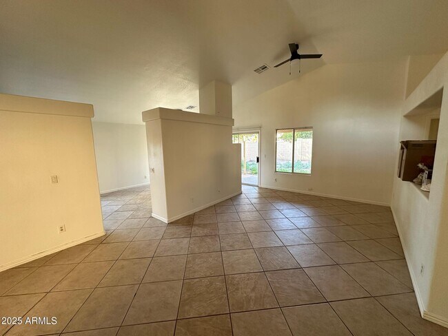 Building Photo - 9988 W Devonshire Ave