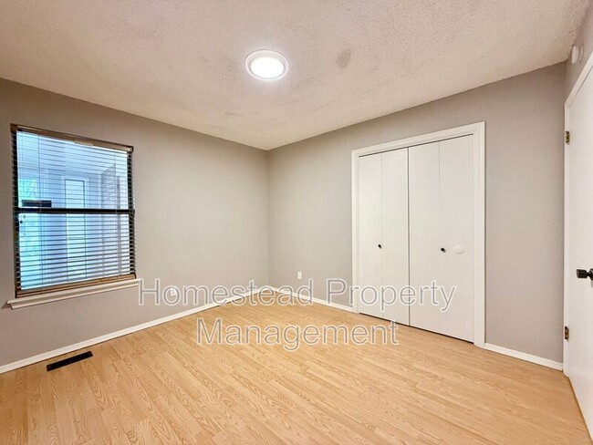 Building Photo - 10445 Dover Dr