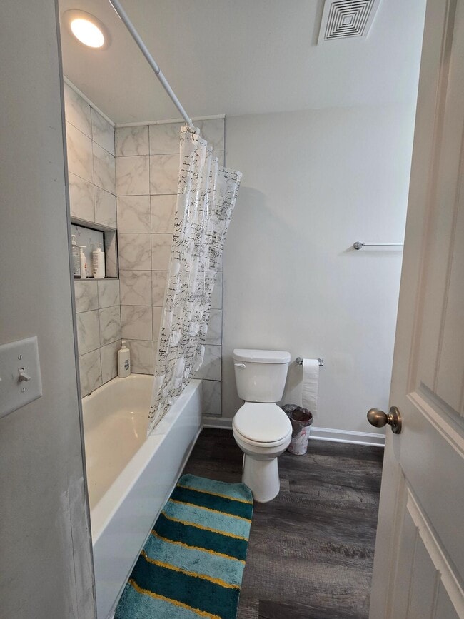 Building Photo - 335 Niblick Dr