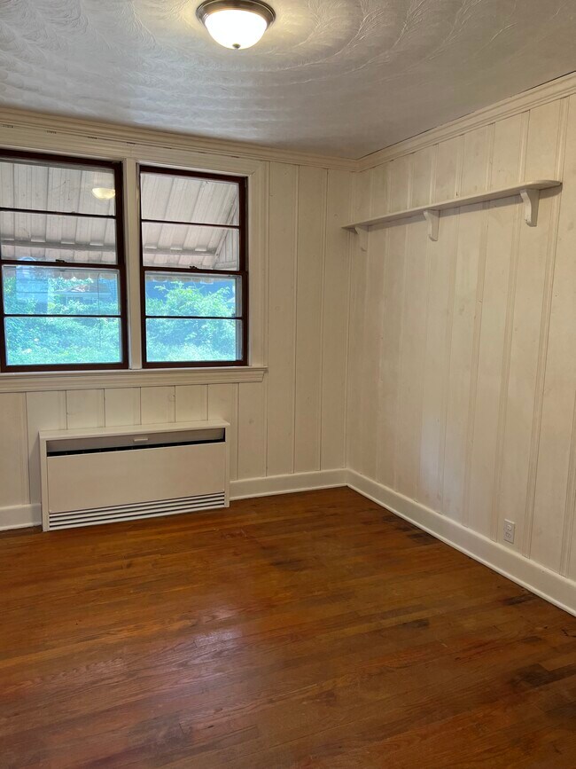 Building Photo - 1370 S Braden Crescent