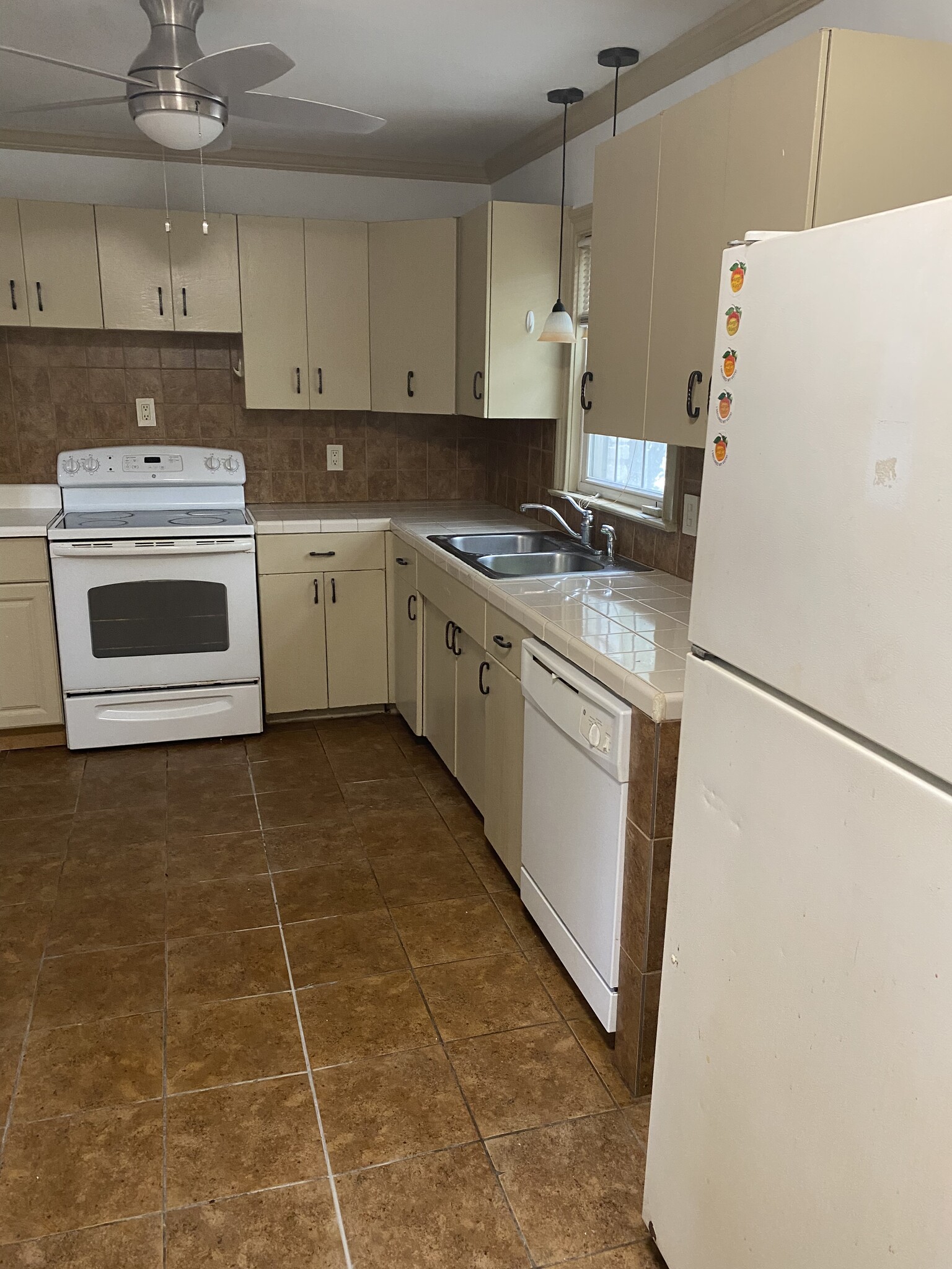 Kitchen - 1732 Monroe Dr NE