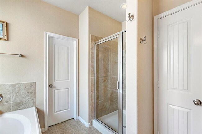 Building Photo - 2471 Garden Falls Dr