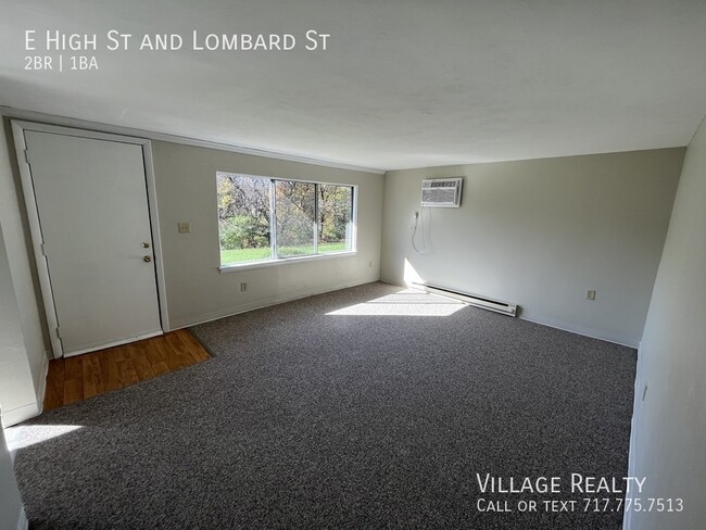 Building Photo - Huge 2-Bed apartment with washer/dryer hoo...