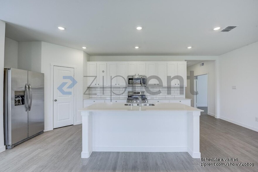 Building Photo - 1313 Rockwell Dr