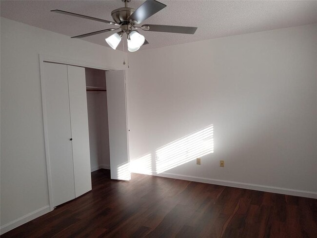 Building Photo - 12900 Hymeadow Dr