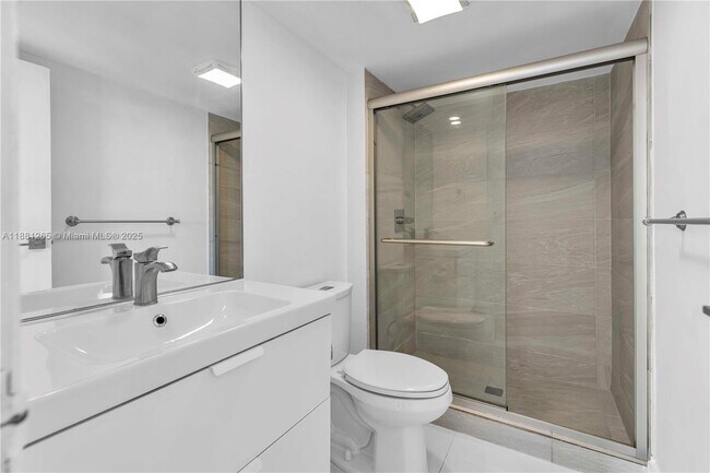 Building Photo - 100 Bayview Dr