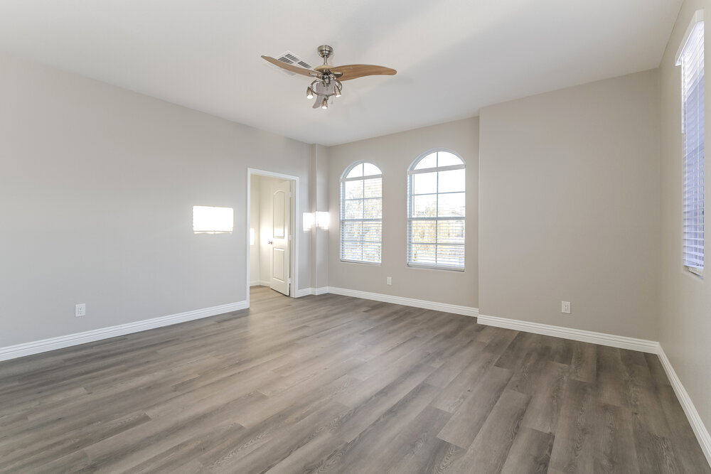 Building Photo - 4048 Villeroy Ave