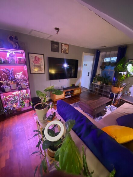 Building Photo - 4 Perry Ave