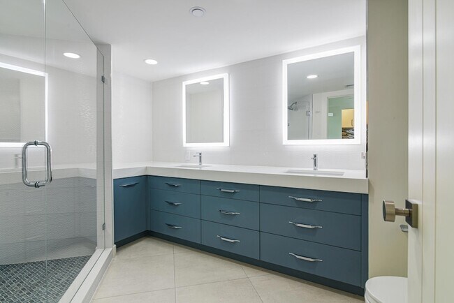 Building Photo - 100 SE 5th Ave