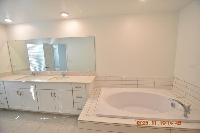 Building Photo - 6252 Shiner St