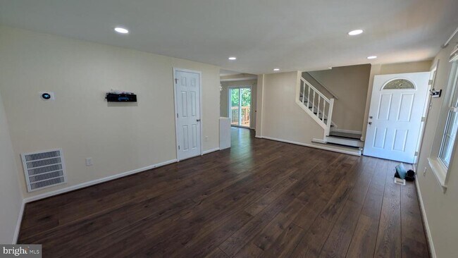 Building Photo - 5813 Shana Pl