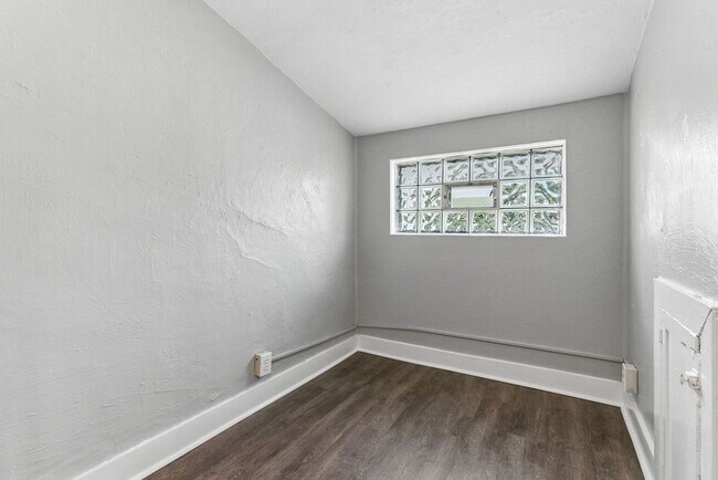 Building Photo - 2200 Milligan Ave