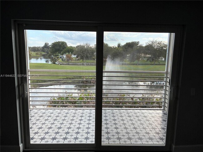 Building Photo - 2481 SW 82nd Ave