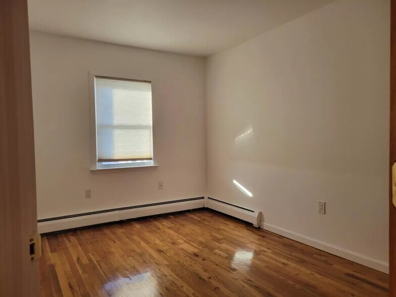 Building Photo - 3628 166th St