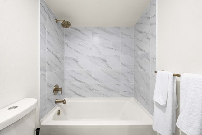 Building Photo - 815 SW Cloverdale St