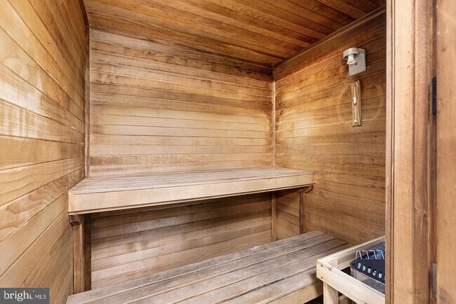 Building Photo - 233 Birchwood Dr