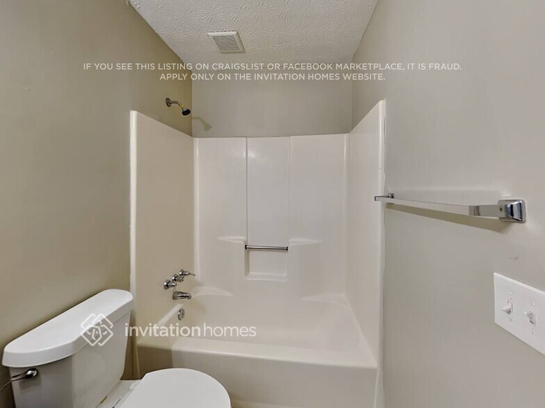 Building Photo - 940 Woodbridge Dr NE