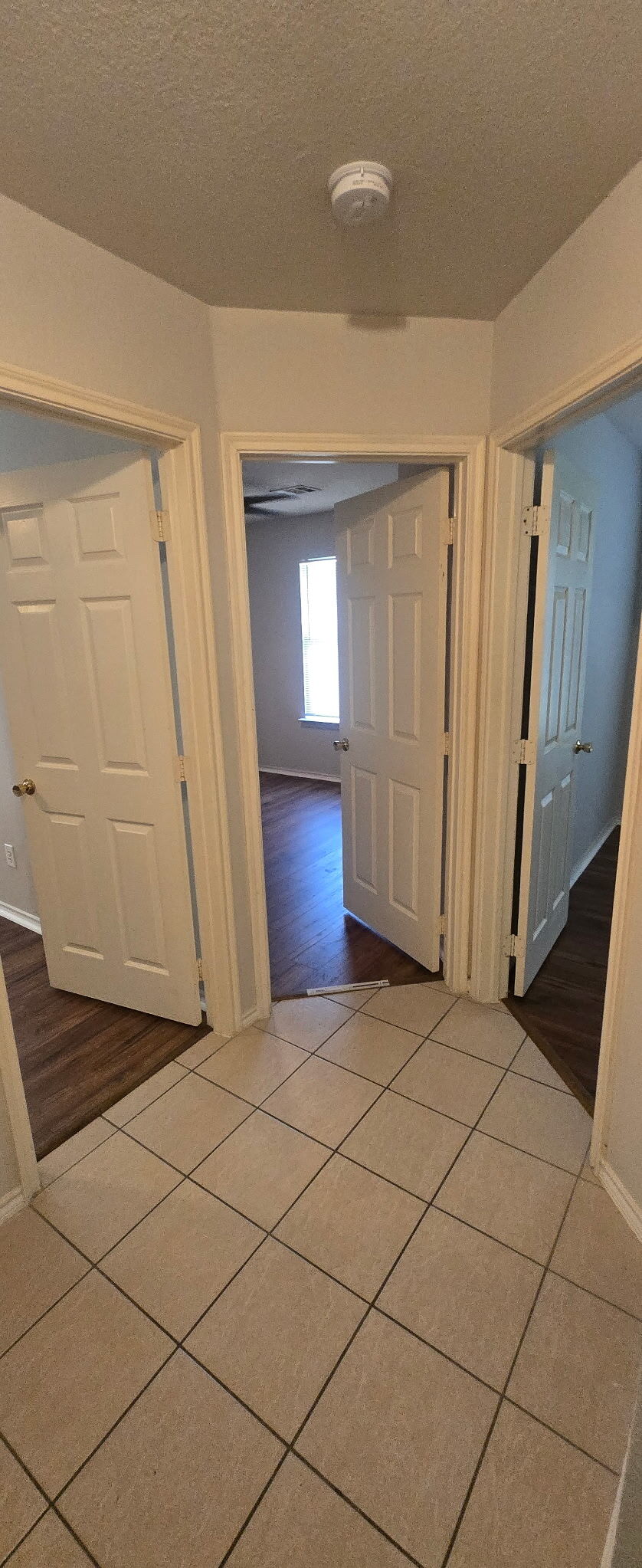 Building Photo - 6900 Oak Falls Dr