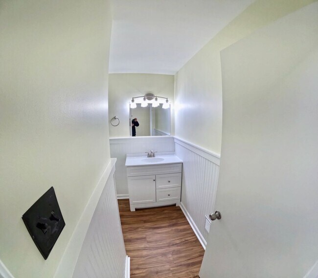 Building Photo - Beautiful 3 Bed 2 Bath Home Located In Greensboro