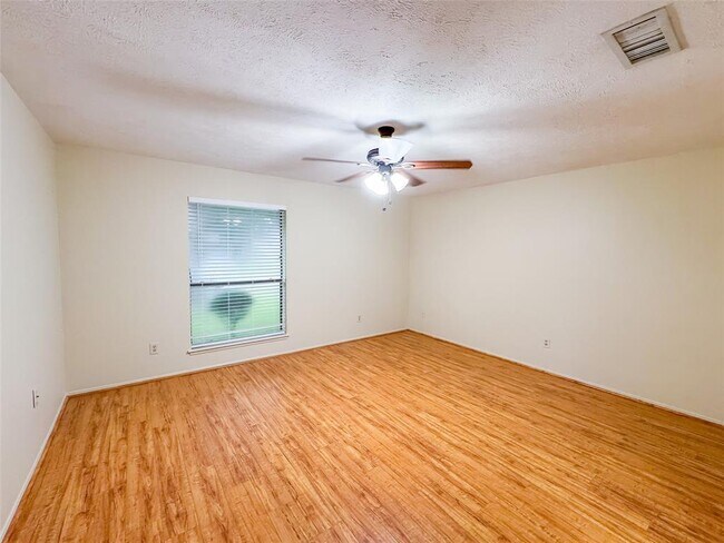 Building Photo - 2926 Colonial Dr