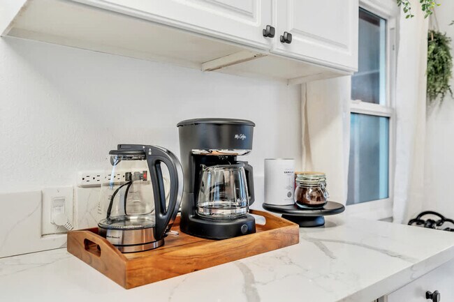 Building Photo - 4853 Twain Ave