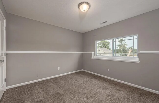 Building Photo - Don't miss out on this beautiful home!