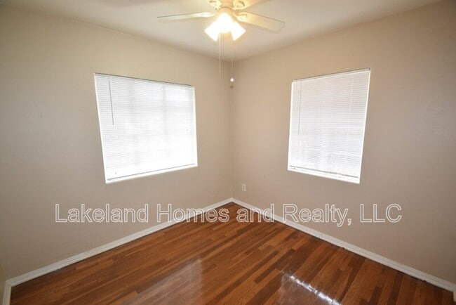 Building Photo - 3115 Buckingham Ave