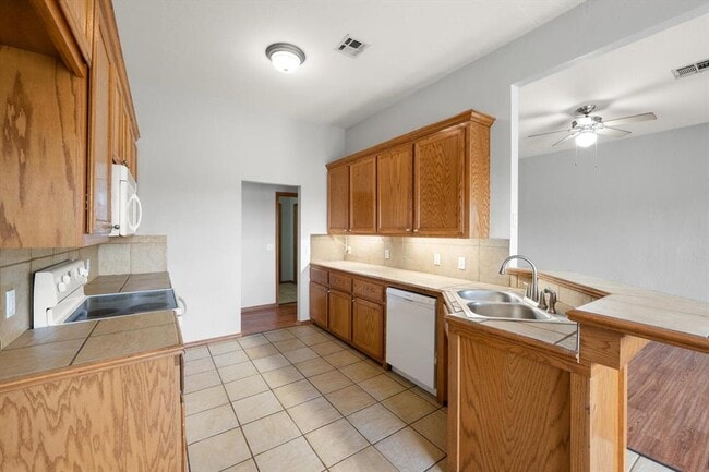 Building Photo - 616 Garrison Ln
