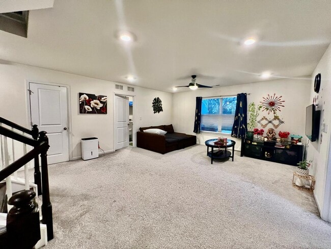 Building Photo - 1404 Reidhaven St