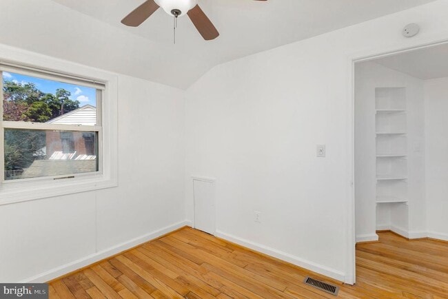 Building Photo - 2446 S Nelson St