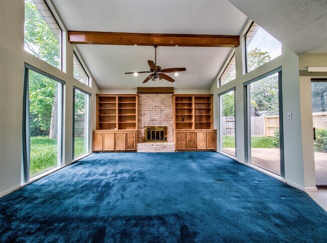 Building Photo - 8022 La Brea Dr