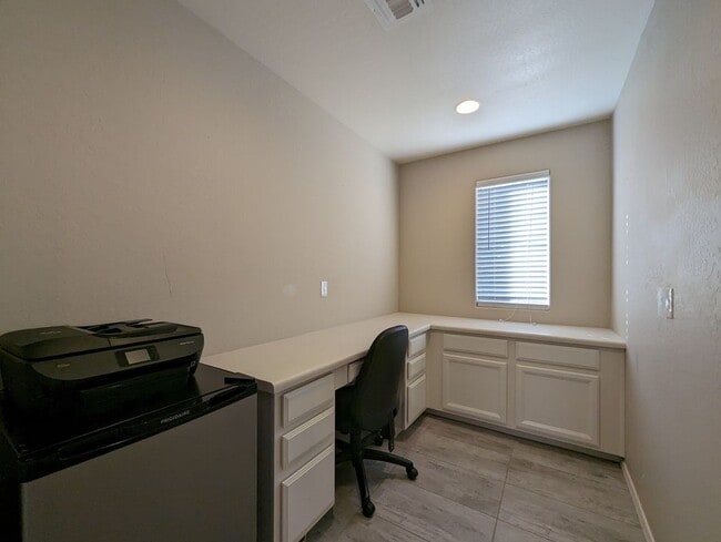 Building Photo - 1253 N 166th Ave